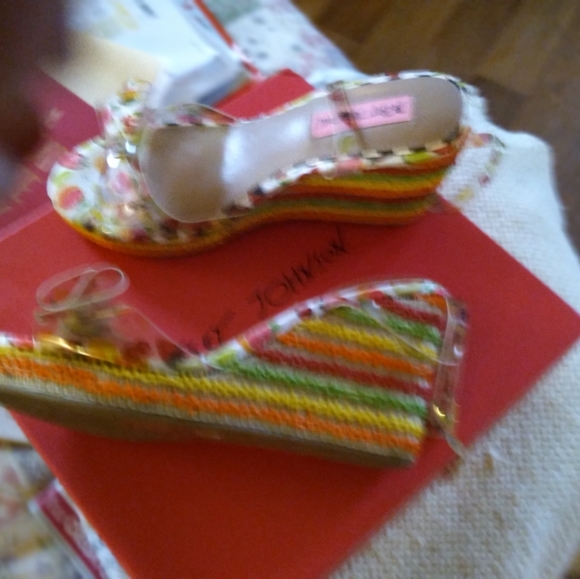 Shoes - Picture 5 of 6